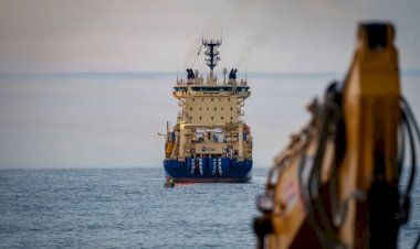 هجمات الحوثيين تعطل مسارات الإنترنت الدولية وتؤخر أكبر مشروع كابل بحري في العالم