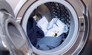 12 خطأ شائعًا يفسد ملابسك عند الغسل.. وكيف تتجنبيها بسهولة