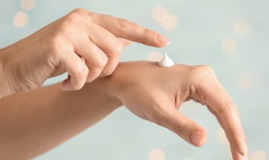 وداعًا لجفاف اليدين في الشتاء.. خطوات بسيطة لنعومة تدوم