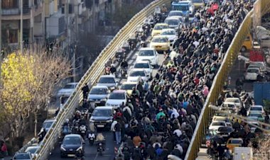 انهيار الريال الإيراني يصل لمستويات قياسية ويشعل احتجاجات واسعة في طهران