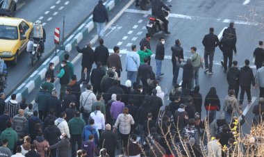 ترامب يلوّح بالعصا الغليظة.. واشنطن تضع إيران تحت الإنذار مع اتساع رقعة الغضب الشعبي