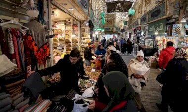 من الخبز إلى الشارع.. كيف أشعل الاقتصاد موجة الغضب في إيران؟