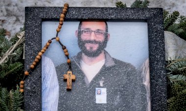 من هو أليكس بريتي.. من مواطن عادي إلى قضية رأي عام في الولايات المتحدة؟