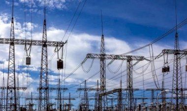 بين منطق الإصلاح ووجع المعيشة.. فاتورة الكهرباء تشعل جدلًا واسعًا في سوريا