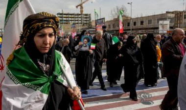 محاولات انقلاب ونقل السلطة.. كواليس الصراعات الخفية داخل أروقة الحكم بإيران