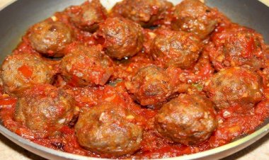 منيو فطار 11 رمضان.. طريقة عمل كفتة بالصلصة في المنزل