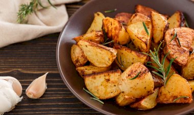 بطاطس مشوية بالجبنة والزعتر.. وصفة سحور لذيذة ومشبعة