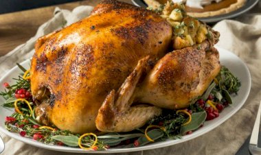 طريقة عمل الديك الرومى فى مطبخك بخطوات سهلة و سريعة