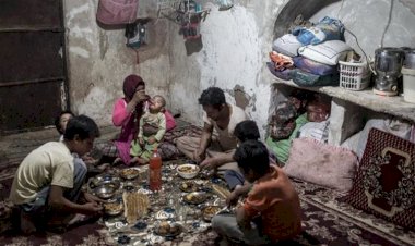 مع الغلاء وانهيار الصناعات الأساسية.. كوارث اقتصادية تنتظر إيران وتوقعات بموجة احتجاجات جديدة