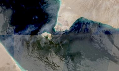 الحوثيون يحشدون الصواريخ والمسيّرات قرب باب المندب.. وتحذيرات من هجمات وشيكة على السفن