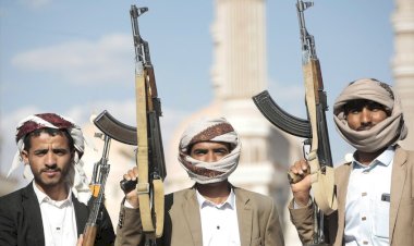 ‎محلل سياسي يمني: تصعيد الحوثيين في باب المندب يخدم أجندة إيران ويهدد الملاحة الدولية