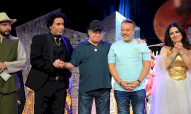 إيهاب فهمي يتابع العرض المسرحي ابن الأصول في موسمه الجديد على مسرح ميامي