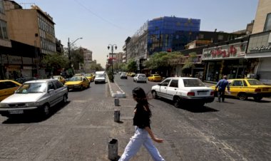 نساء إيران يتحدين المتشددين.. الحجاب يعود إلى صدارة صراع اجتماعي محتدم