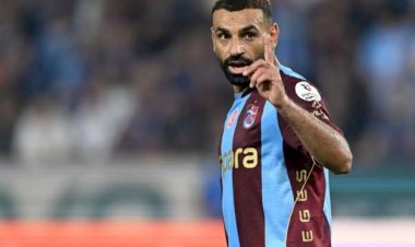 عقوبة إيقاف رخصة قيادة محمد صلاح.. التفاصيل وموعد العودة للقيادة