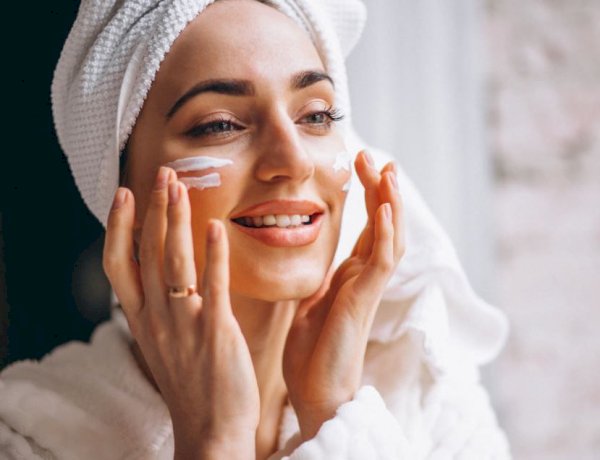 سر الجمال الليلي.. خطوات بسيطة لبشرة ناعمة ومشرقة