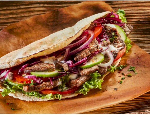 الدونر كما لم تتذوقيه من قبل… وصفة منزلية بطعم تركي أصيل