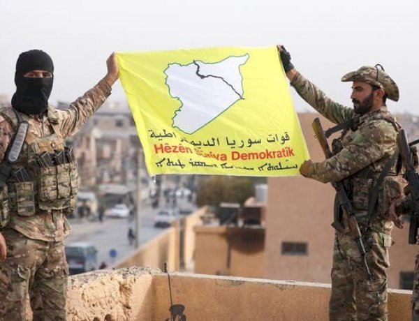 شرق الفرات يشتعل مجددًا… اتهامات متبادلة بين قسد والنظام رغم اتفاق التهدئة