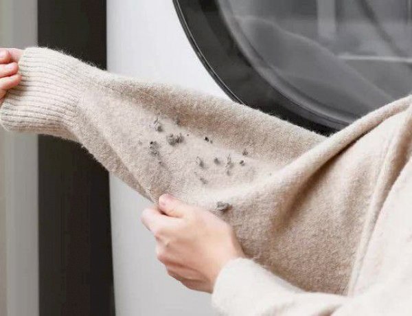 طرق فعالة لإزالة الوبر من الملابس الصوفية والحفاظ عليها