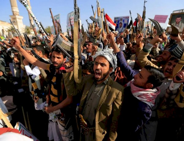 بين طهران وصنعاء: خطوط تهريب مشبوهة تمهّد لولادة برنامج كيميائي حوثي