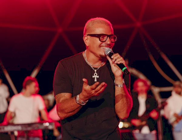 عمرو دياب يشعل الدوحة بحفل تاريخي في جزيرة المها