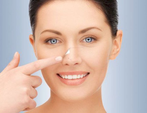 وصفات طبيعية فعّالة للتخلص من الرؤوس السوداء وتنقية البشرة