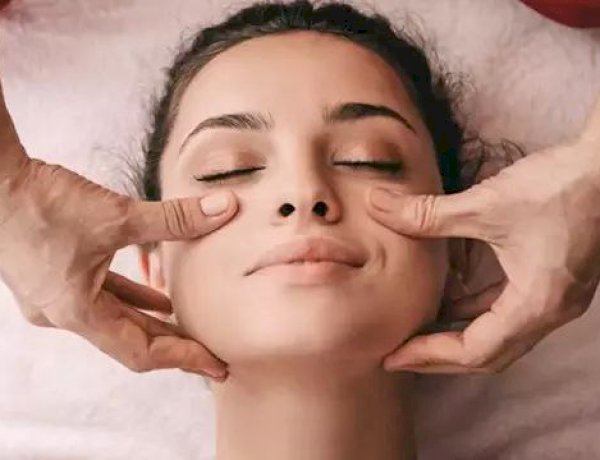 مساج البشرة في المنزل.. خطوة بسيطة لبشرة صحية ومشرقة