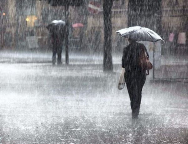 تفسير حلم المطر والفرح بسقوطه.. دلالات التفاؤل وبدايات التحوّل الإيجابي