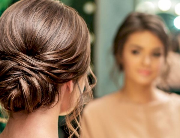 تسريحات ذكية تخفي فراغات مقدمة الشعر وتمنحك كثافة طبيعية