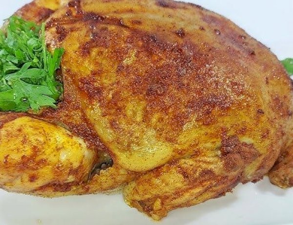 الدجاج بالزعتر والروزماري.. وصفة عطرية بسيطة بطابع منزلي مميز