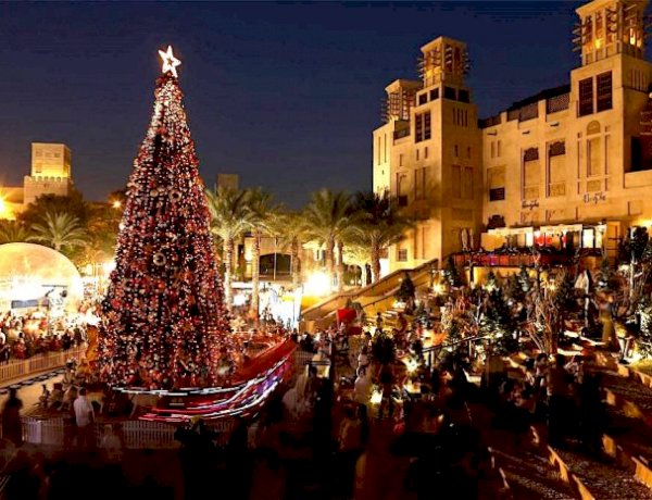 طيران الإمارات تدهش العالم وتحتفل بالعام الجديد على طريقتها الخاصة