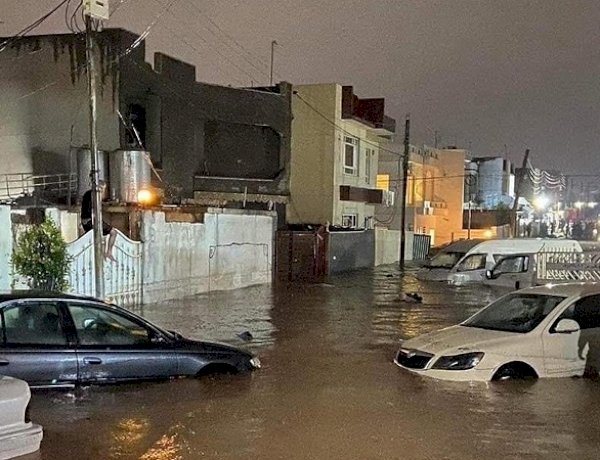 شاهد.. سيول عارمة تضرب مناطق في العراق وتقطع طرقًا رئيسية