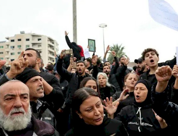 من الشارع إلى السلاح.. كيف خرجت احتجاجات الساحل عن مسارها؟