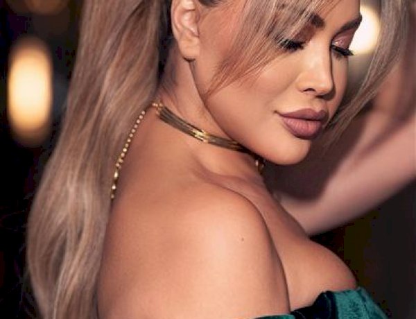 نوال الزغبي تختار الأخضر المخملي وتخطف الأنظار في حفل رأس السنة بالقاهرة