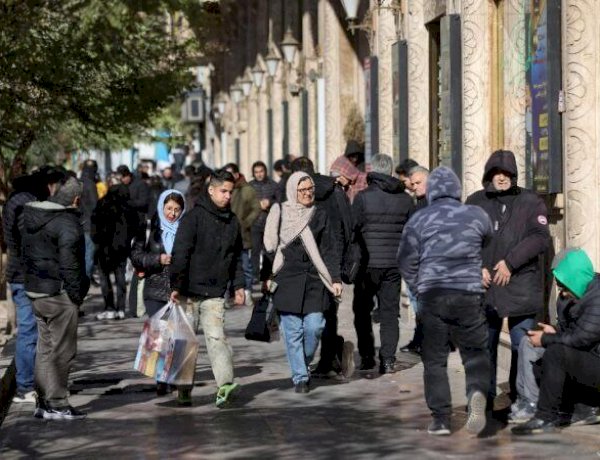 من البازار إلى الشارع.. إيران تحت ضغط الغضب المعيشي والقبضة الرقمية