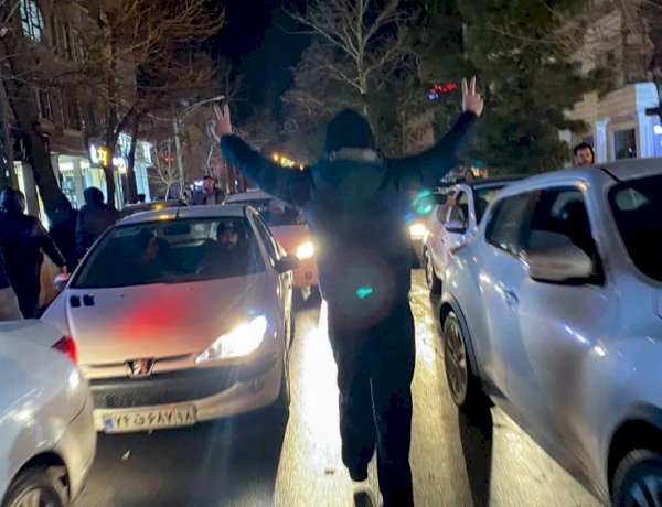 احتجاجات إيران 2025–2026: من الغضب الاقتصادي إلى المطالبة بإسقاط النظام