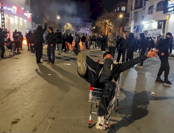 الولايات المتحدة تُعيد تقييم موقفها مع تصاعد احتجاجات إيران