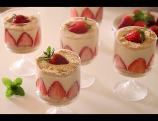 تشيز كيك الكاسات الباردة.. تحلية سريعة بدون فرن بطعم كريمي لا يُقاوم