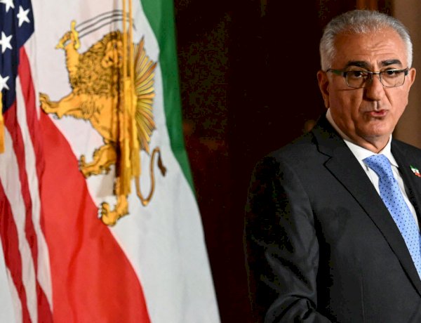 من هو رضا بهلوي.. أمير المنفى الذي يطرق أبواب مستقبل إيران