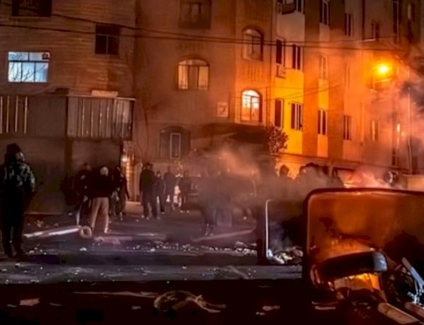 ترامب يلوّح بالخيار العسكري ضد إيران مع تصاعد قمع الاحتجاجات