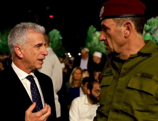 مدير الموساد في واشنطن وتعزيزات أمريكية عسكرية بالشرق الأوسط.. هل يستعد ترامب لضرب إيران؟