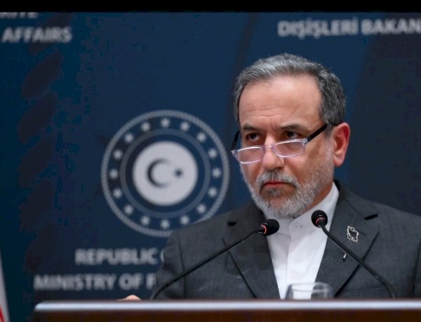 طهران تُطالب بنقل المفاوضات إلى عُمان وسط احتكاكات عسكرية مع واشنطن