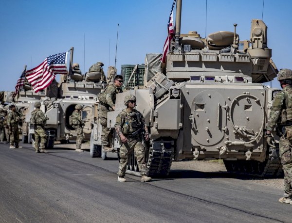 القوات الأمريكية تقترب من الانسحاب الكامل من سوريا بعد قرب انتهاء تسليم عناصر داعش للعراق