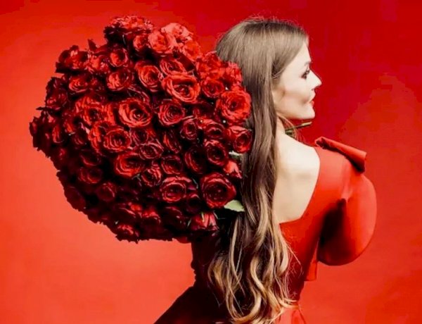 إطلالات عيد الحب 2026.. دليلك المتكامل لاختيار اللوك المثالي حسب طبيعة موعدك