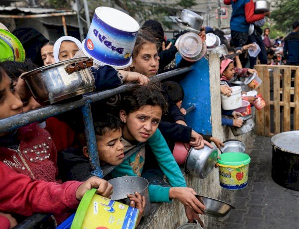 بعد تدمير الأسواق الرسمية.. غزة تستقبل رمضان بالفقر والغلاء