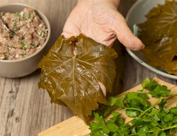 منيو  فطار 13 رمضان.. وصفة محشي ورق العنب باللحمة المفرومة مع شوربة خفيفة