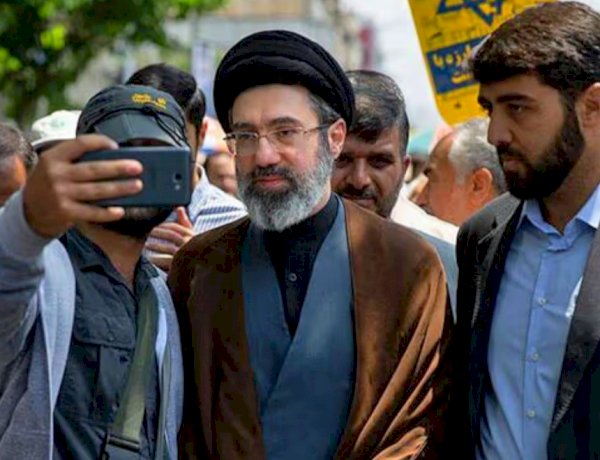 صراع داخل النظام الإيراني مع اقتراب إعلان مجتبى خامنئي مرشدًا أعلى للبلاد