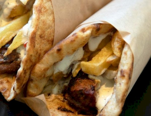 فطار 15 رمضان بطعم شرقي مميز.. طريقة تحضير شاورما الدجاج بالخبز العربي في المنزل