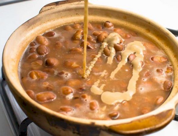 الفول بالطحينة في سحور رمضان.. وجبة تقليدية تمنح الشبع والطاقة لساعات طويلة