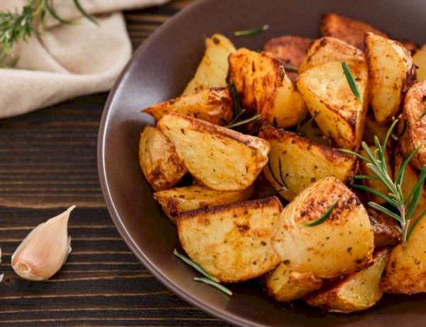 بطاطس مشوية بالجبنة والزعتر.. وصفة سحور لذيذة ومشبعة