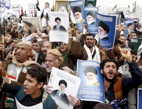 نانشونال إنتريست تكشف سر تراجع الحوثيين عن دعم إيران في ظل الحرب المشتعلة؟